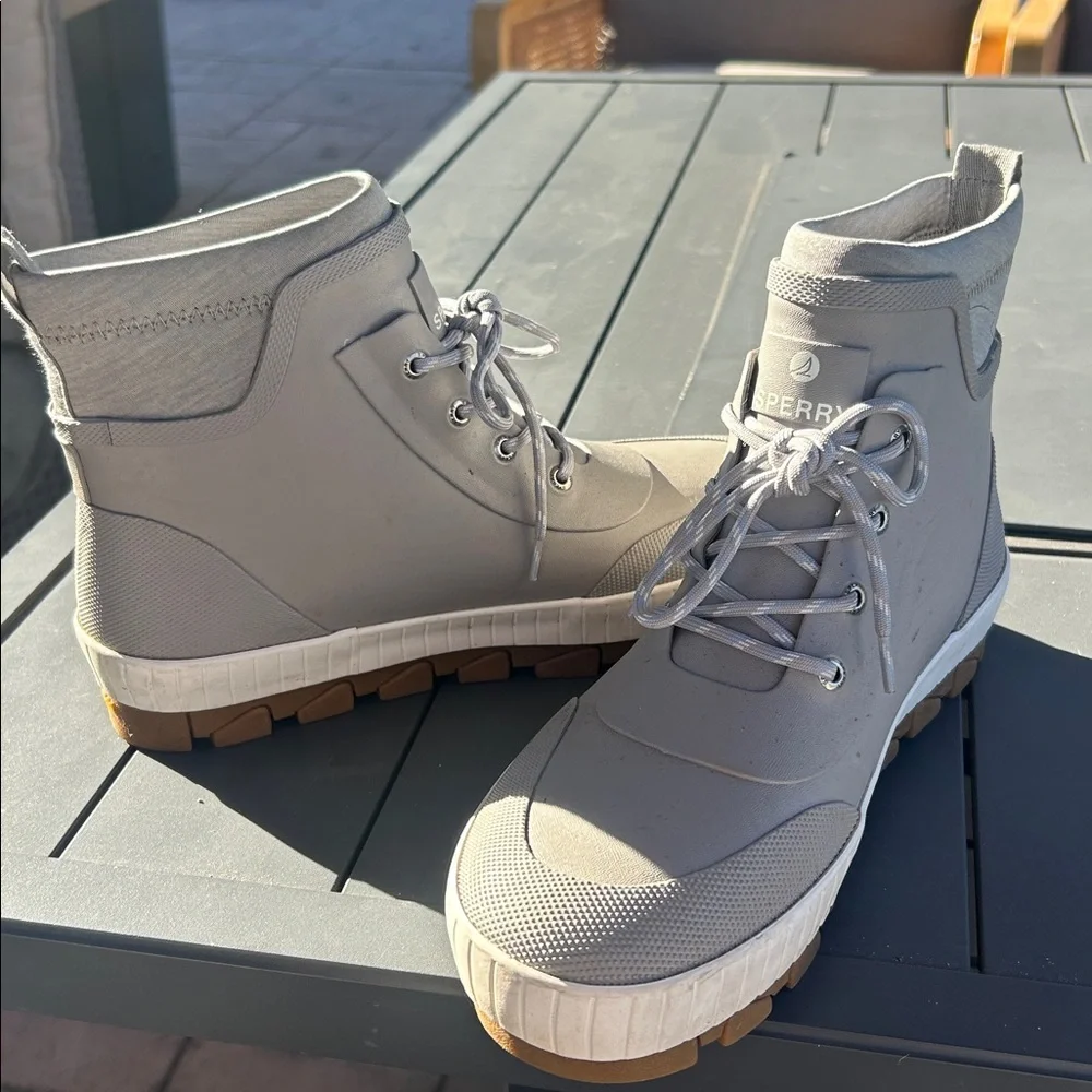 Sperry light gray